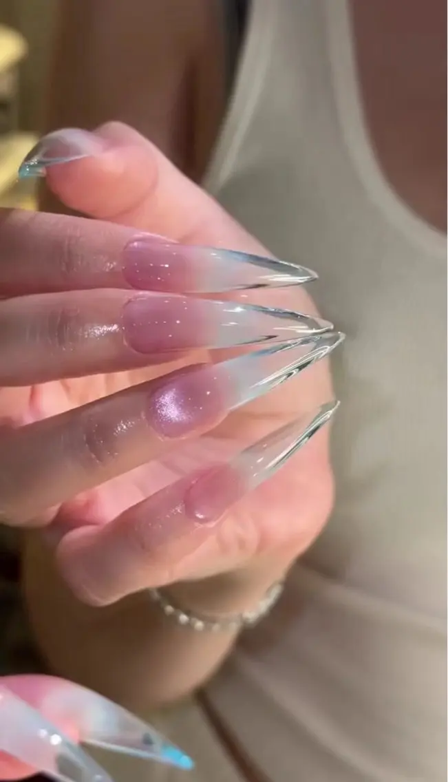 ネイル ジェルネイル ガーリー キラキラネイル 韓国ネイル ロングネイル ハンドネイル ハンドケア Yuri.nail studioのネイルデザイン