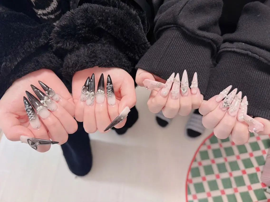 ネイル オーロラネイル フレンチネイル ジェルネイル ハロウィン キラキラネイル ハンドネイル H.baby Nail Salonのネイルデザイン