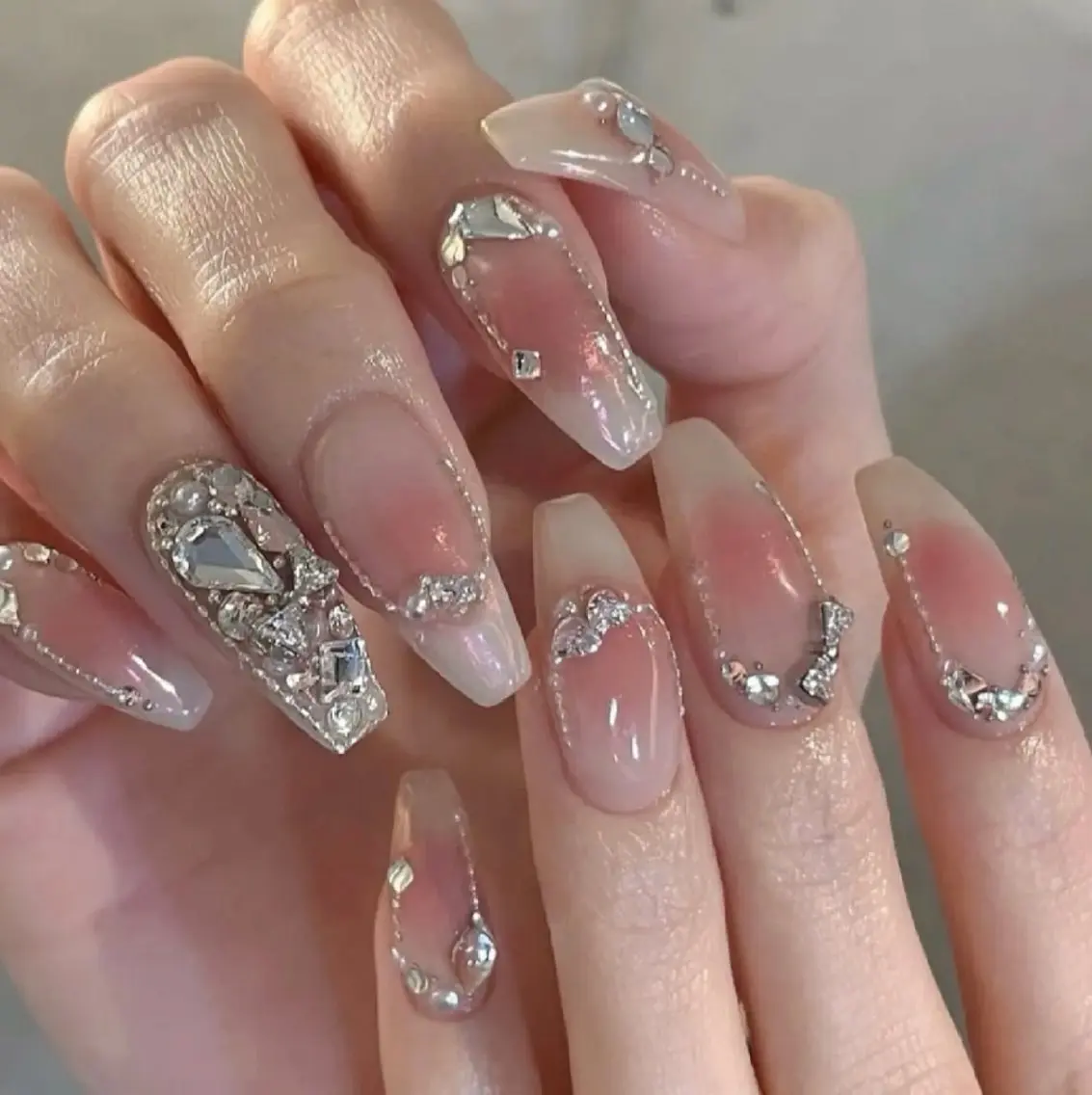 ネイル チークネイル ストーンネイル B·U Nail大宮 長さだし専門店のネイルデザイン