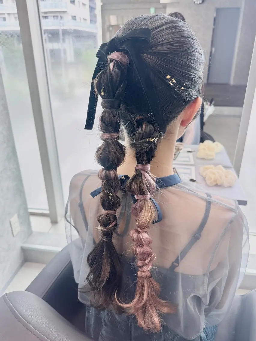 ヘアアレンジ 結婚式・ブライダル 髪飾り 韓国風カラー🤎 𝒄𝒉𝒊𝒌𝒂のヘアスタイル
