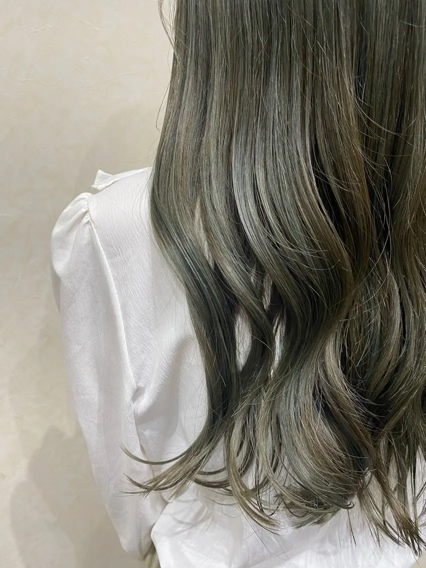 ロング カラー 透明感カラー イルミナカラー オリーブカラー 縮毛矯正 N°jemica 🫧REIKA🫧のヘアスタイル