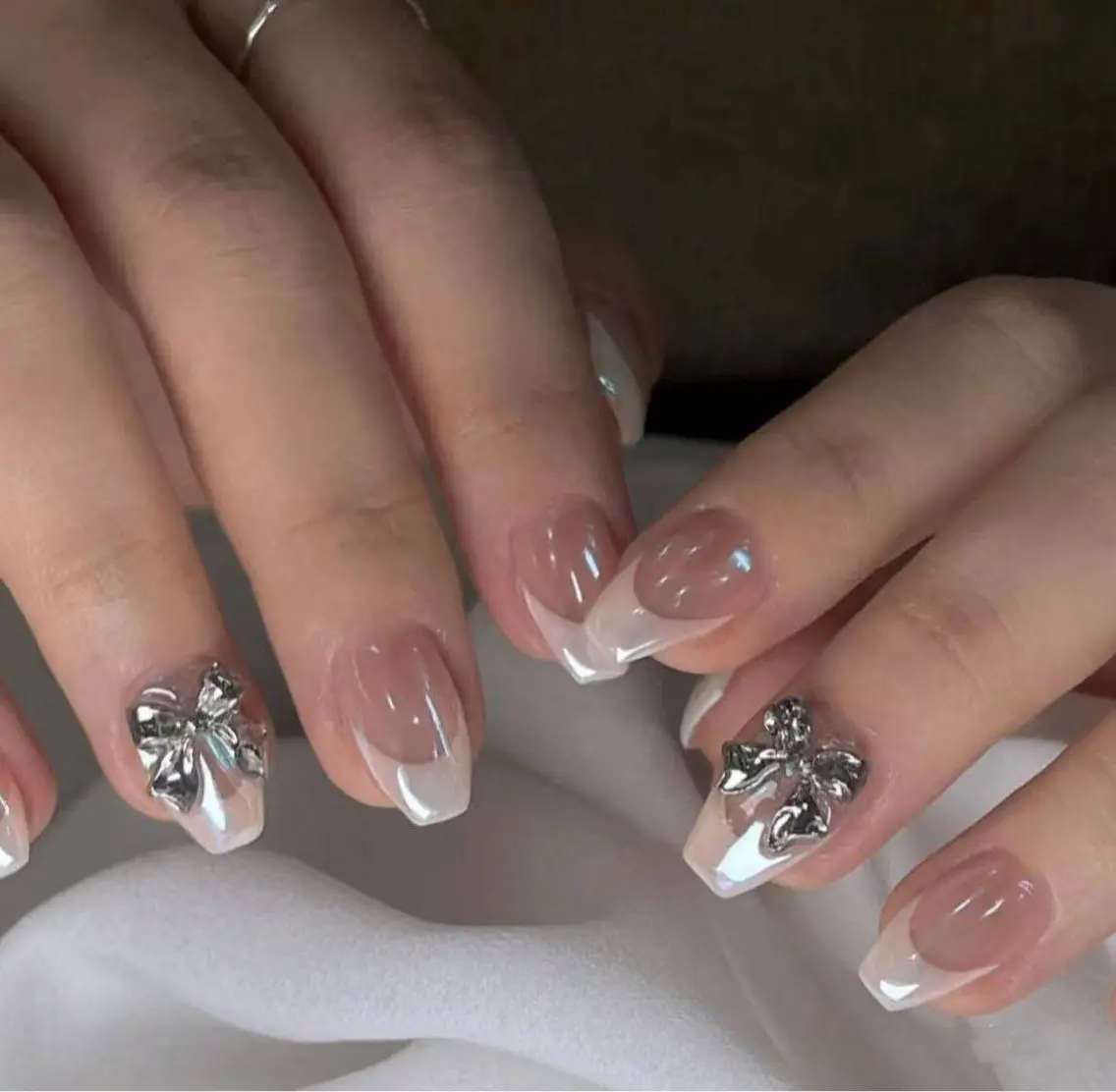 ネイル フラワーネイル フレンチネイル ジェルネイル ガラスフレンチ ハート ハンドネイル BabyYouMi nailのネイルデザイン