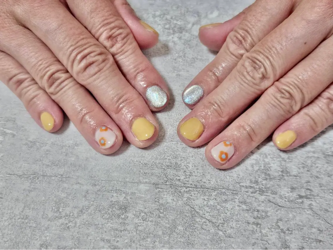 ネイル オーロラネイル フラワーネイル フットネイル フレンチネイル ジェルネイル ハンドネイル mogunail &blowのネイルデザイン