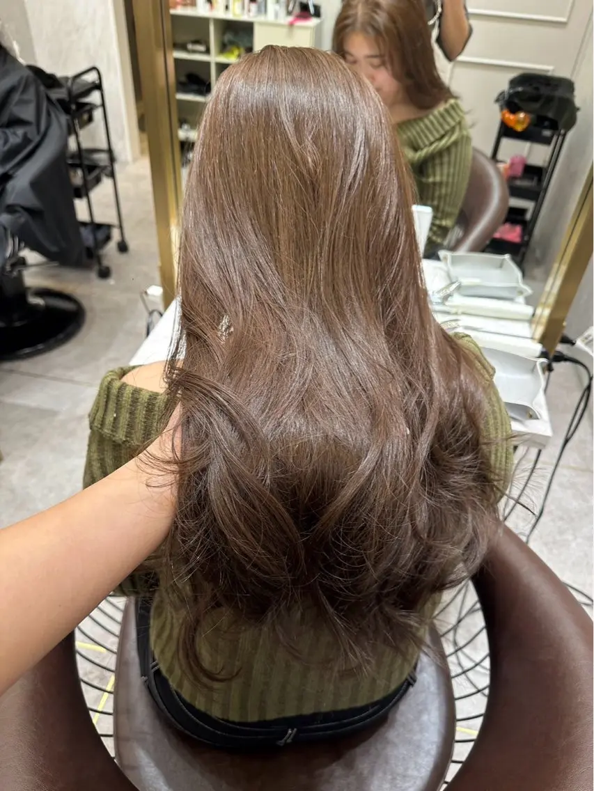 ロング カラー ベージュカラー ヘアカラー トリートメント ミルクティ/ ブラウンカラー/りおのヘアスタイル