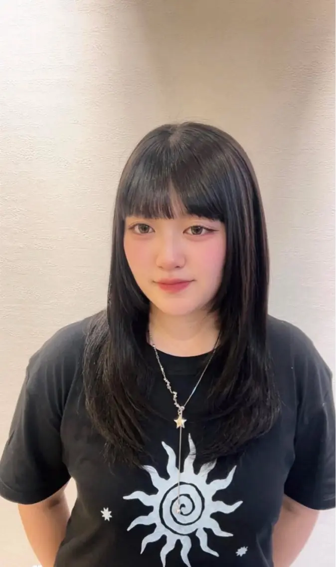ロング 小野 眞白のヘアスタイル