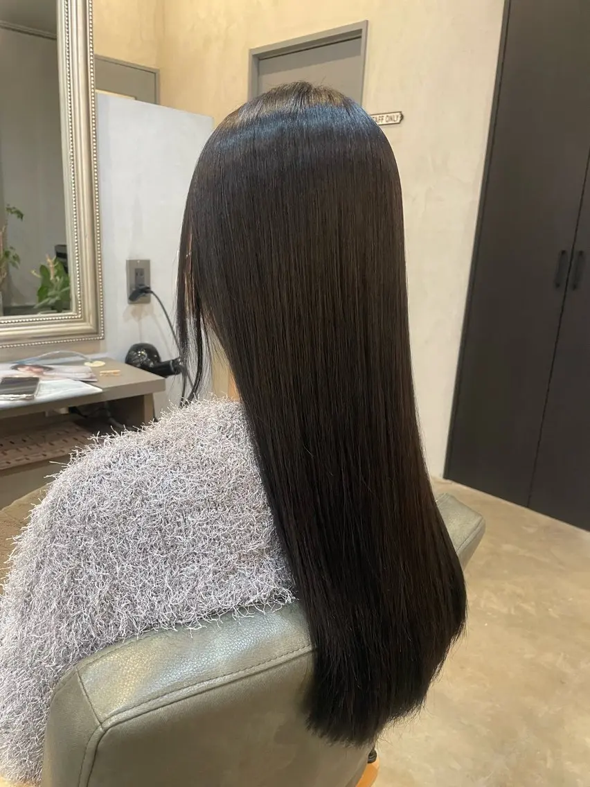 ロング カラー 黒髪 ブラウンカラー 金木 洸瑠のヘアスタイル