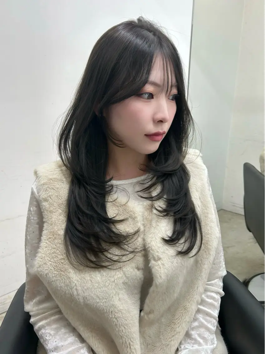 セミロング カラー グレージュ 韓国風ヘア レイヤーカット ワンホンヘア カット ヘアカラー トリートメント 韓国ヘア/レイヤー Lily Wongのヘアスタイル