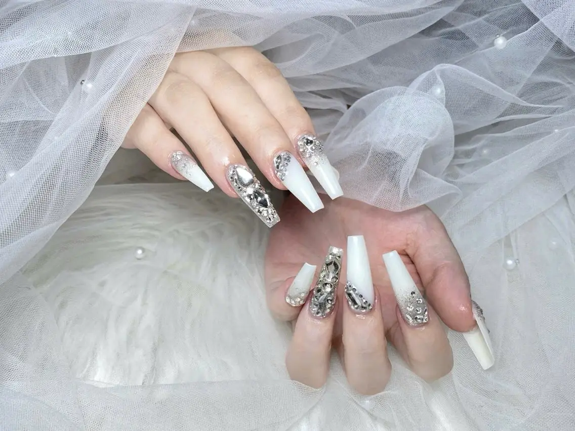 ネイル 長さ出し ジェルネイル 韓国ネイル マグネットネイル 持ち込み ハンドネイル SHE NAILのネイルデザイン