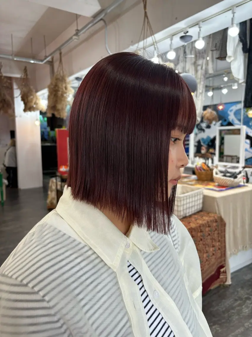 ミディアム カラー バイオレットカラー LOMARLIE JURIAのヘアスタイル