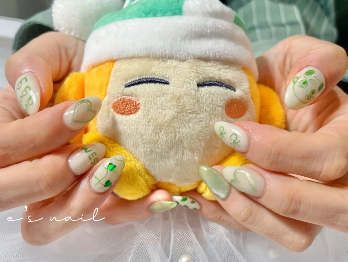 ネイル ハンドネイル ハンドケア e’s nail Lumièreのネイルデザイン