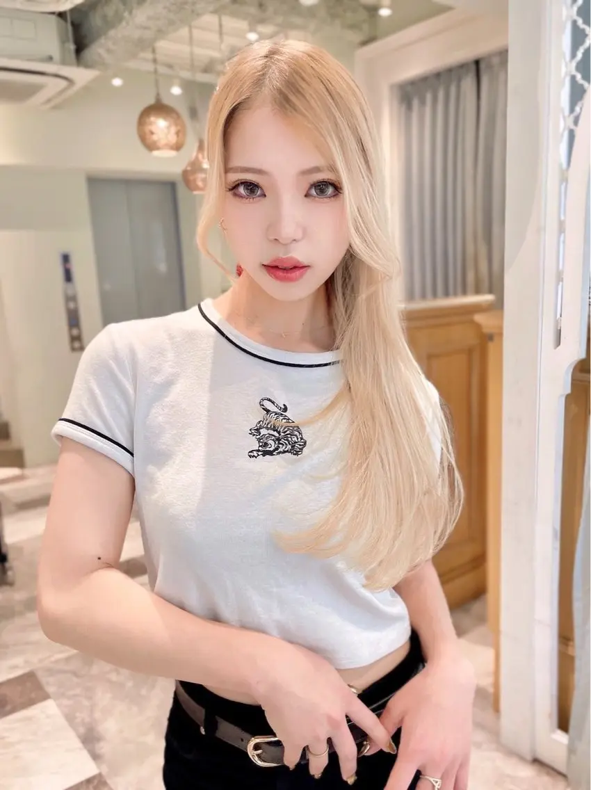 ロング カラー ベージュカラー 黒髪 ブリーチ ブルーカラー ブルーブラック カット ヘアカラー トリートメント 木屋元一/透明感 /前髪/レイヤーのヘアスタイル
