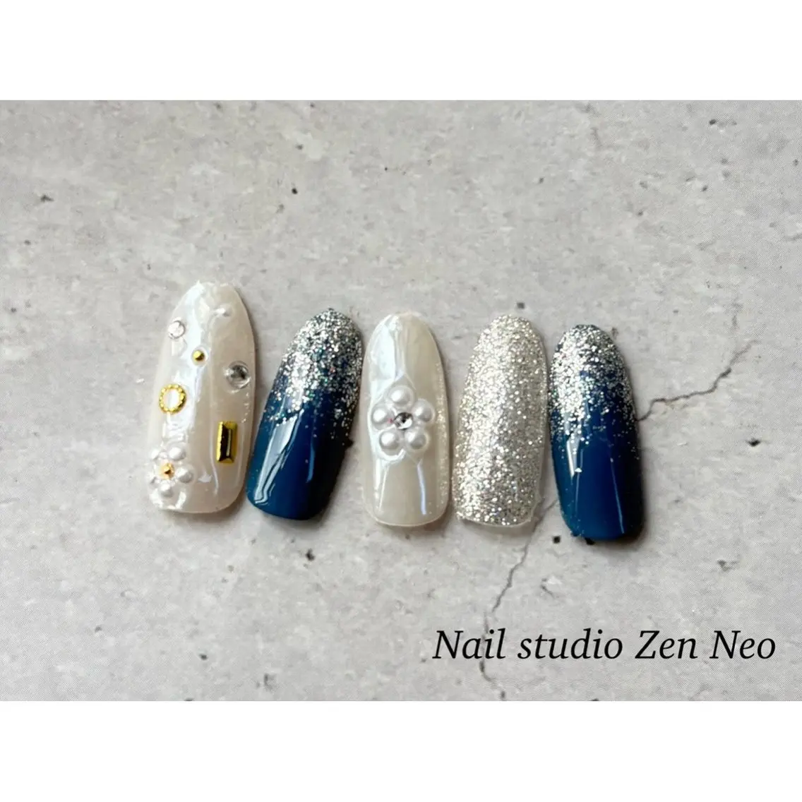 ネイル ラメ(グリッター) ネイビー シルバー ホワイト ハンドネイル Zen Neo / SEINA🎀のネイルデザイン