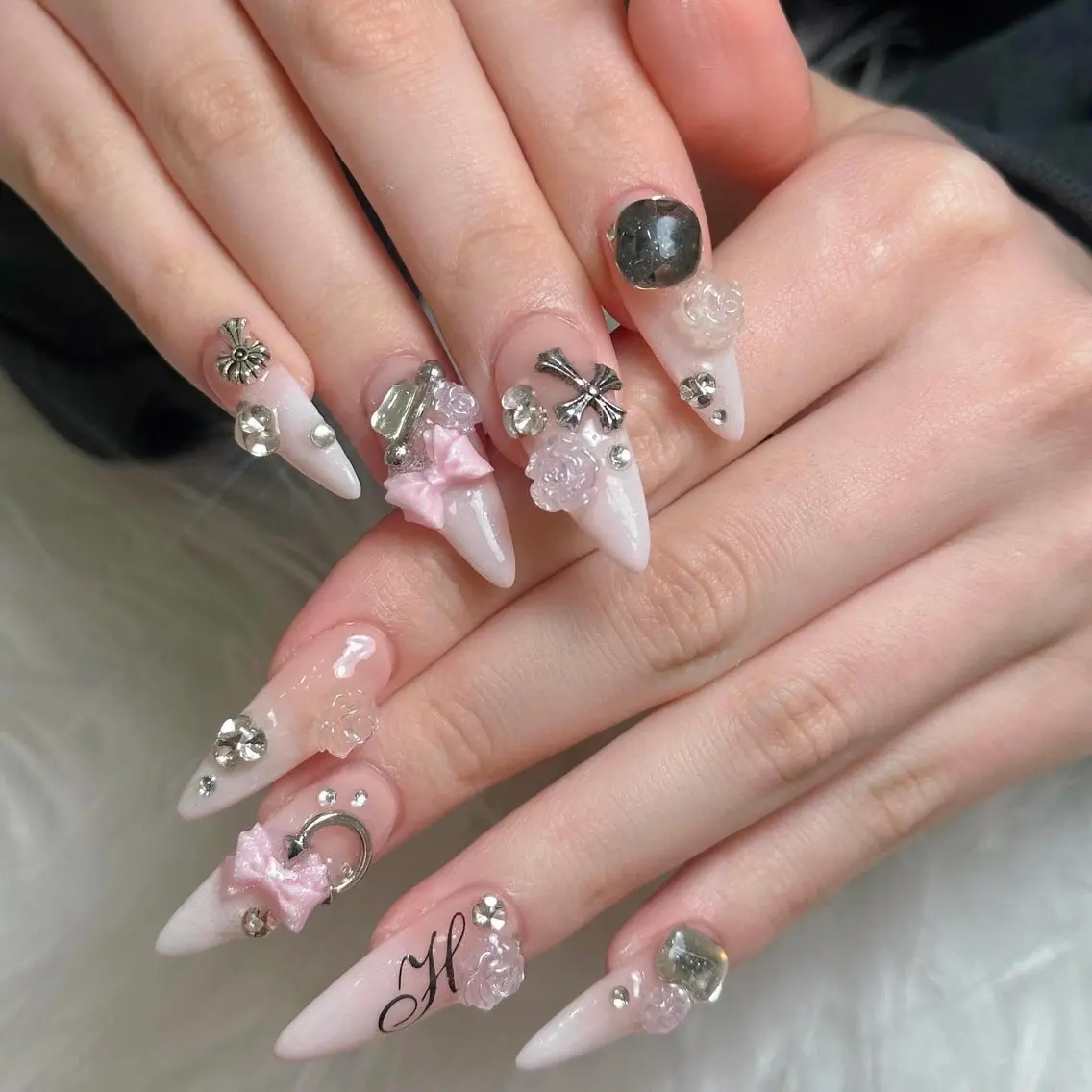 ネイル チークネイル ドット フットネイル フレンチネイル グラデーション ハンドネイル ハンドケア Nihonthy Nail 新宿のネイルデザイン