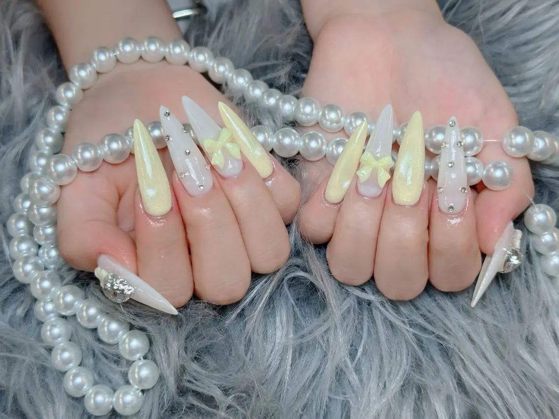 ネイル ロングネイル マグネットネイル ミラーネイル リボン ハンドネイル Ami Nailのネイルデザイン