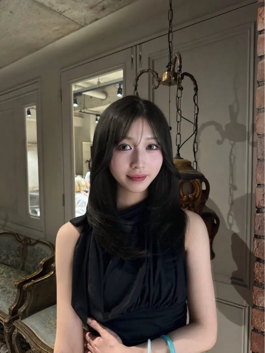 セミロング SAYA NEWTONのヘアスタイル