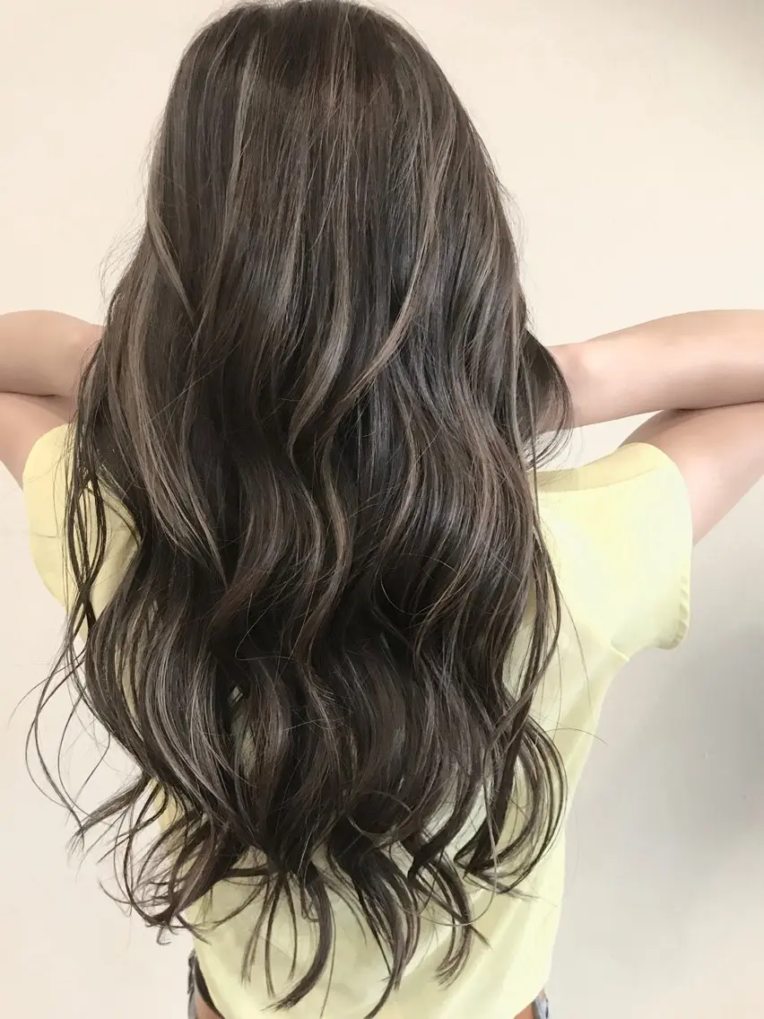 ロング カラー アッシュ ベージュカラー ブリーチ ブルーカラー ブルーアッシュ VERDA KENのヘアスタイル