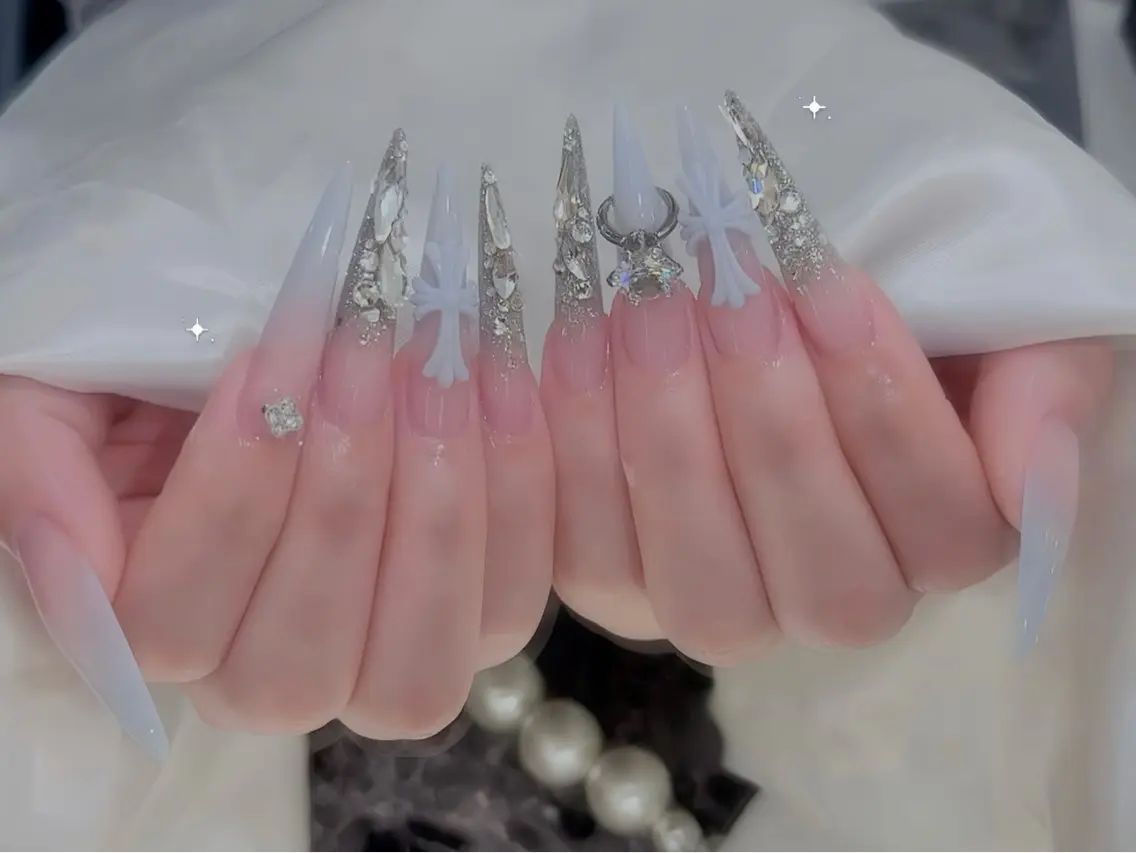 ネイル オーロラネイル チークネイル 桜ネイル クリアネイル ドット ハンドネイル Rin Nail Shinokuboのネイルデザイン