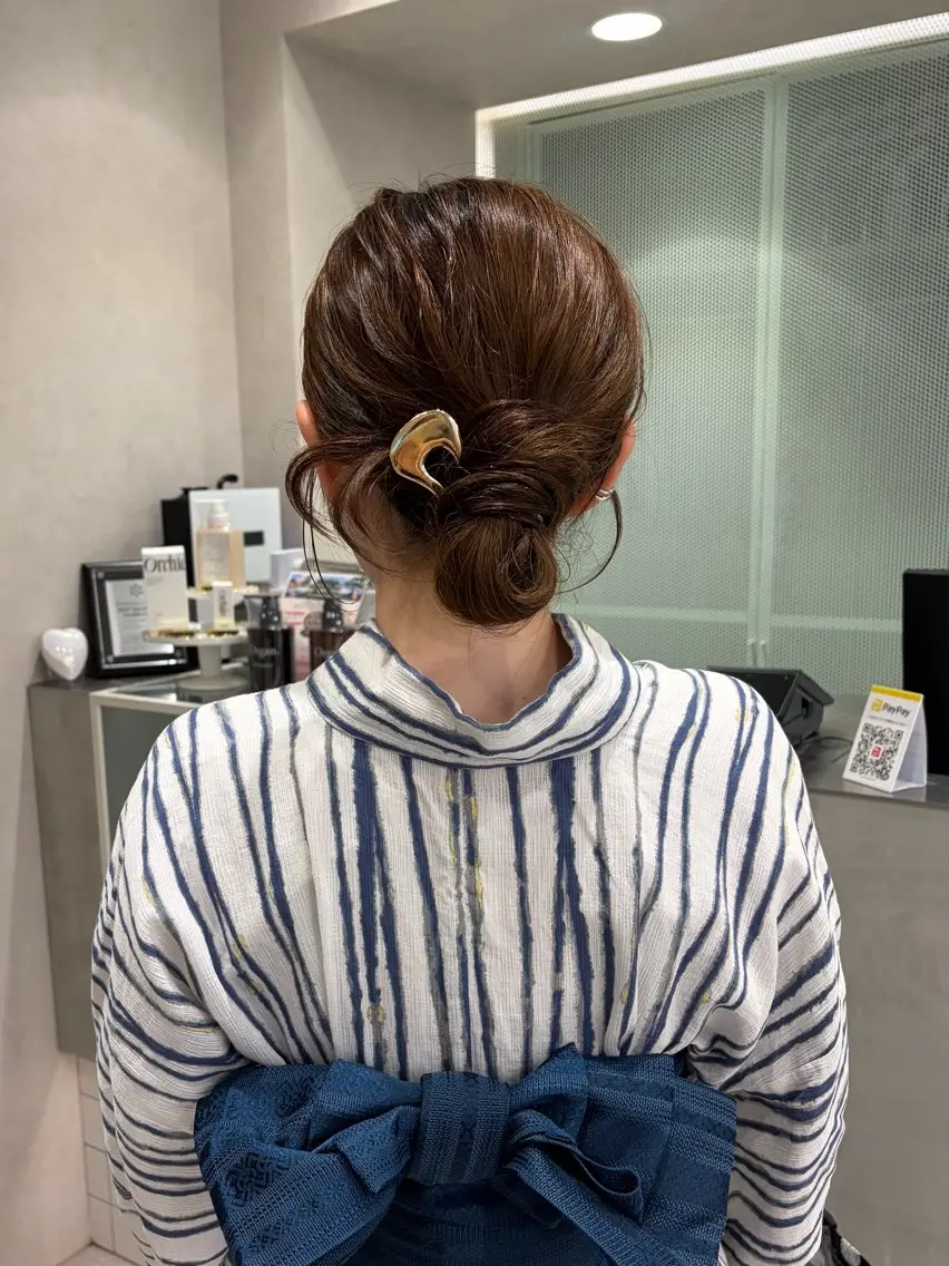 ヘアアレンジ 髪飾り 浴衣 monaヘアアレンジ 🎀/お呼ばれのヘアスタイル