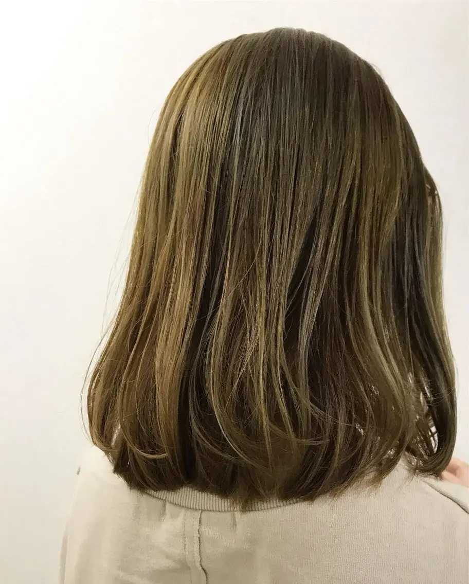 カラー ブリーチ グレージュ ヘアカラー トリートメント 荒木 真希のヘアスタイル