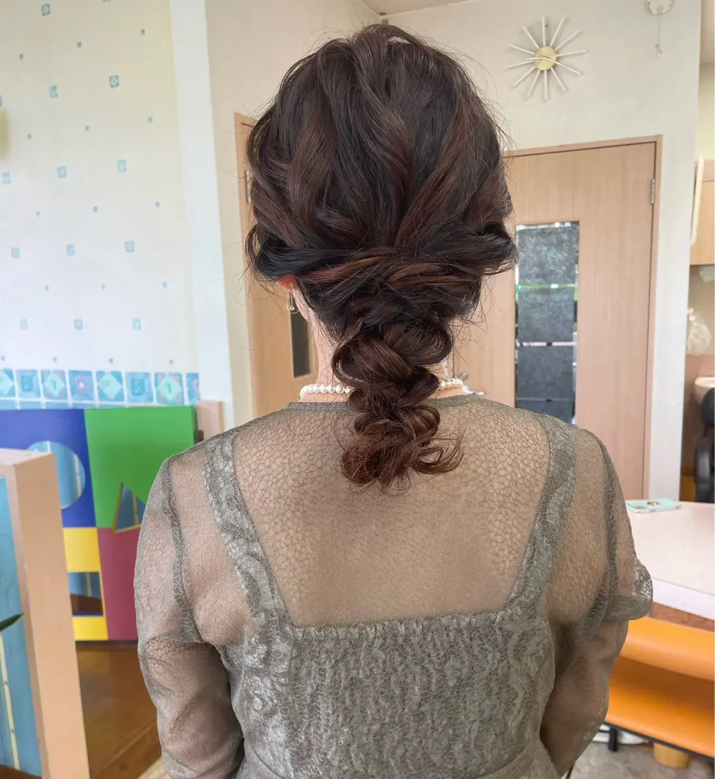 セミロング ヘアアレンジ yui .のヘアスタイル