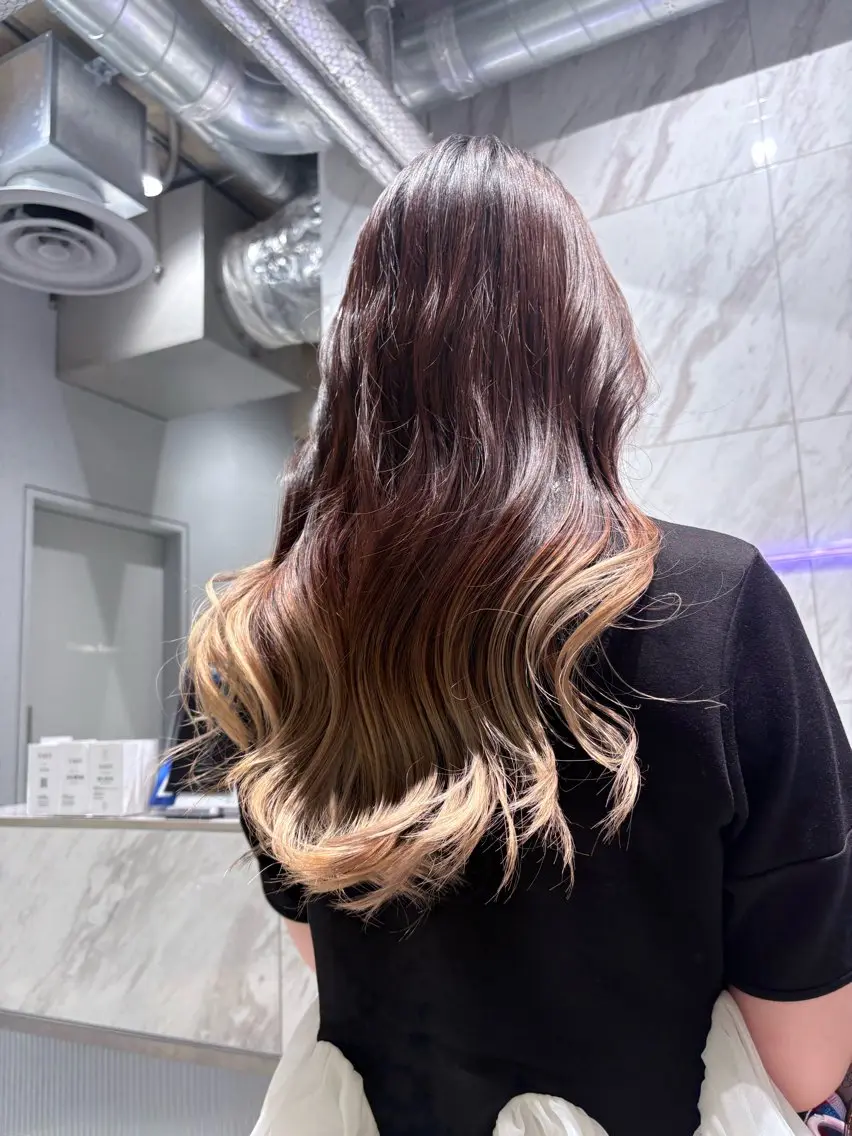 セミロング カラー ブリーチ ケアブリーチ カット ヘアカラー トリートメント NANA🦖 ハイトーンデザインのヘアスタイル