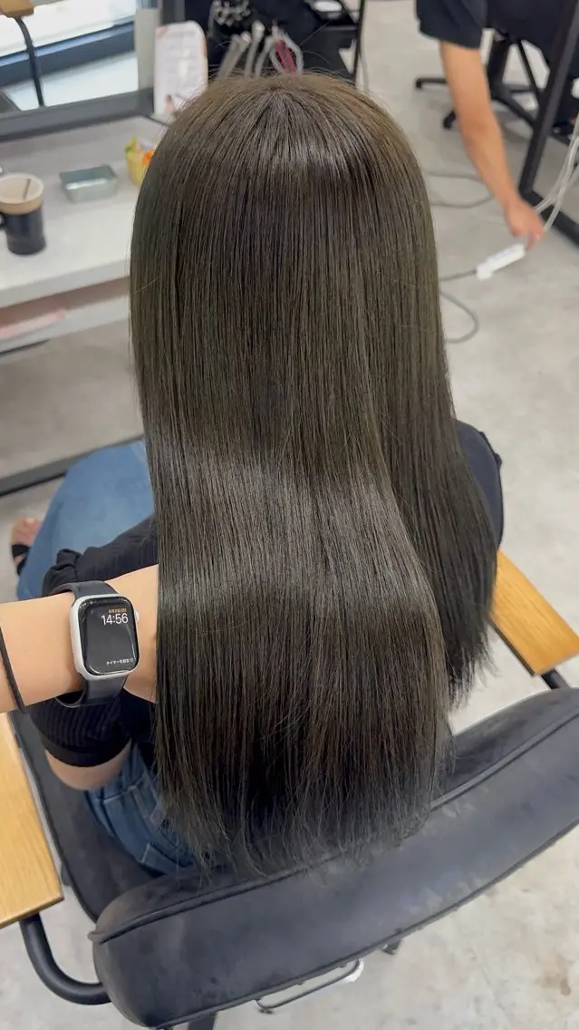 ロング カラー アッシュ アッシュブラウン ベージュカラー 黒髪 ブリーチ カット ヘアカラー トリートメント 赤み無し柔らかカラー 【梅田】madokaのヘアスタイル
