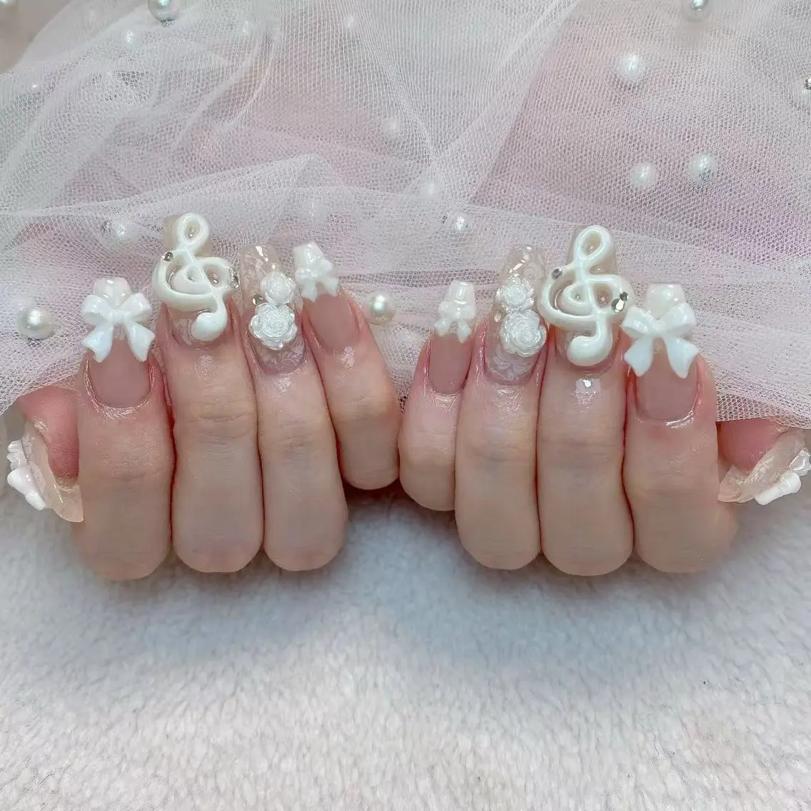 ネイル ホワイト ハンドネイル M&S Nailsalonのネイルデザイン