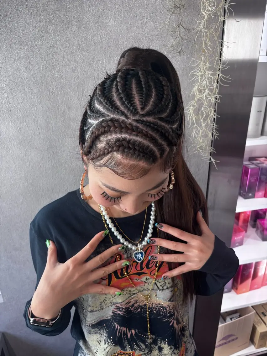 ロング カラー ヘアアレンジ 切りっぱなしボブ ブリーチ ダブルカラー イヤリングカラー ハイライトカラー ヘアセット iona/ハイトーン /ネイルのネイルデザイン