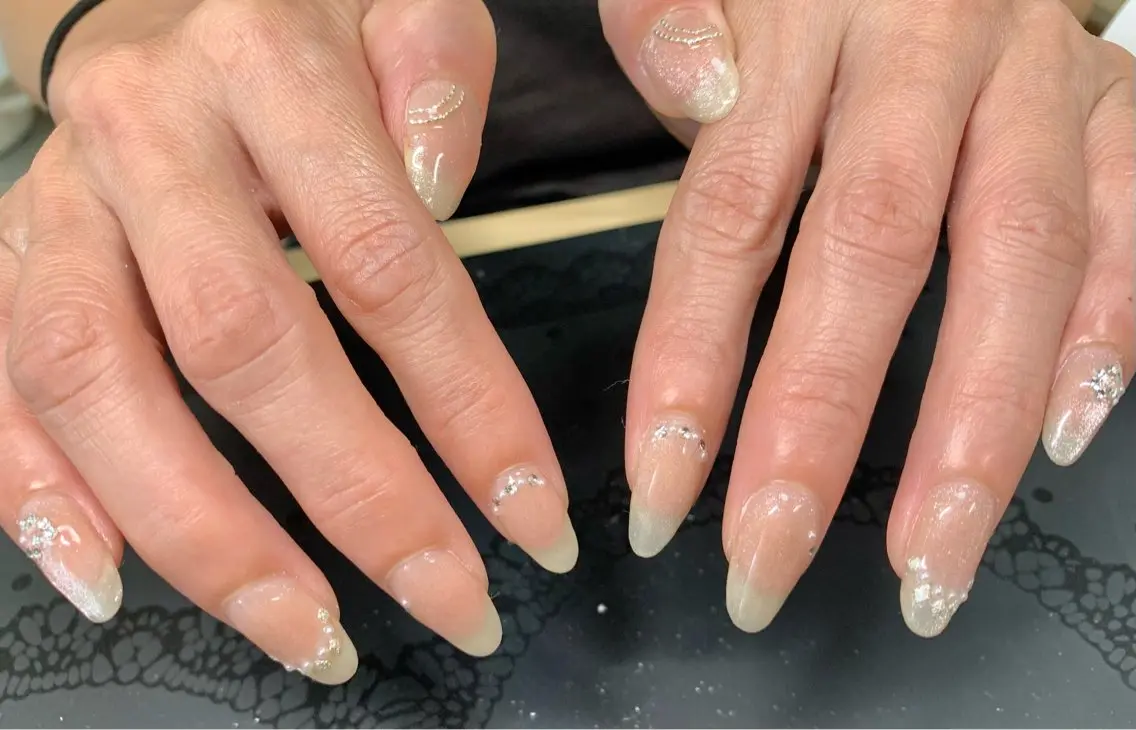ネイル チークネイル キラキラネイル マグネットネイル ストーンネイル ハンドネイル R nailのネイルデザイン