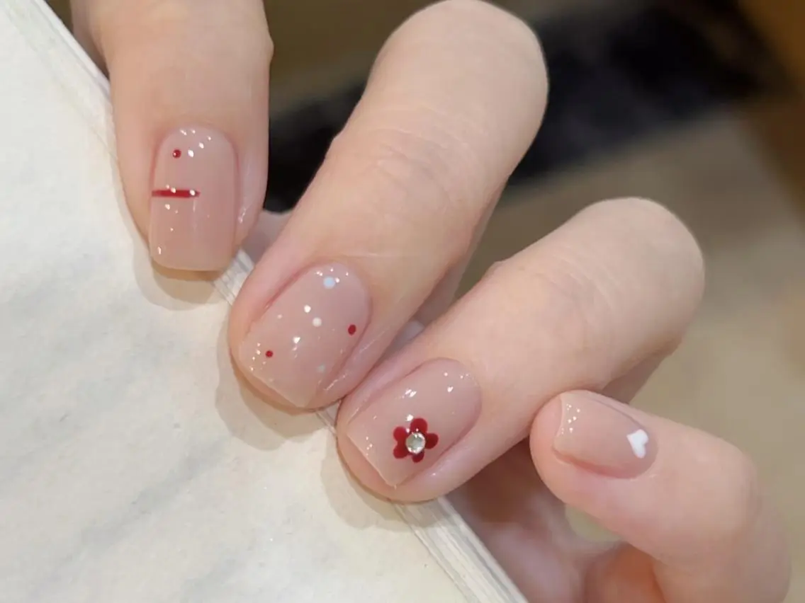 ネイル ハンドネイル ハンドケア MoonNail エミのネイルデザイン