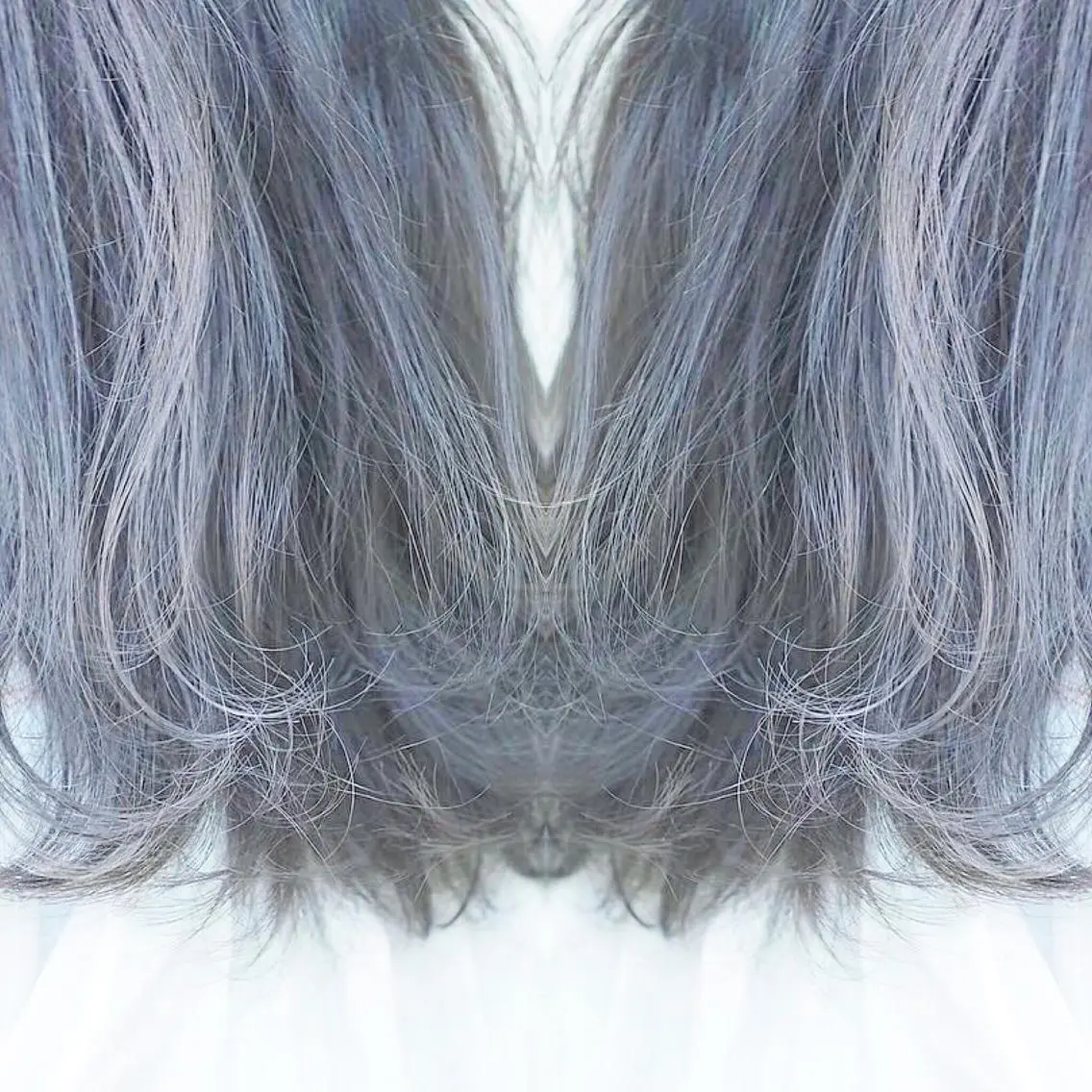 セミロング カラー ヘアアレンジ アッシュ アッシュグレー ブリーチ 及川シゲル 髪質改善講師のヘアスタイル
