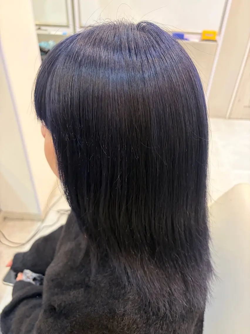 ミディアム カラー ブリーチ ブルーカラー ケアブリーチ ネイビーカラー トリートメント ヘアカラー りゅうせい ／モデル募集中のヘアスタイル