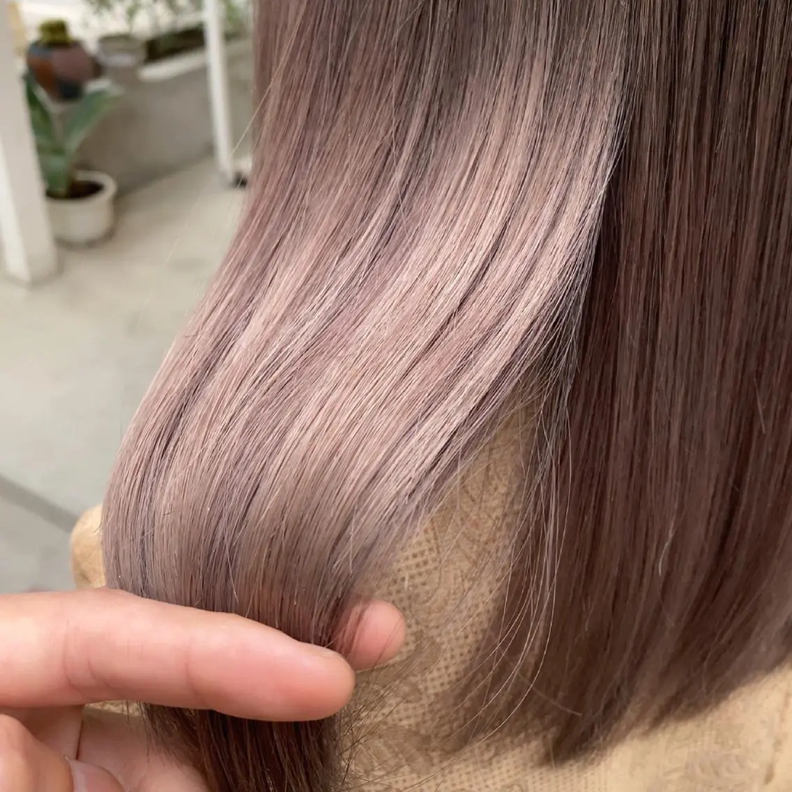 セミロング カラー ベージュカラー バイオレットカラー トリートメント ブリーチカラーが人気 onnuのヘアスタイル