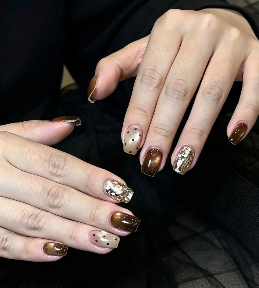 ネイル ブラウン ジェルネイル ゴールド キラキラネイル 韓国ネイル MEO MEO NAIL 守山のネイルデザイン