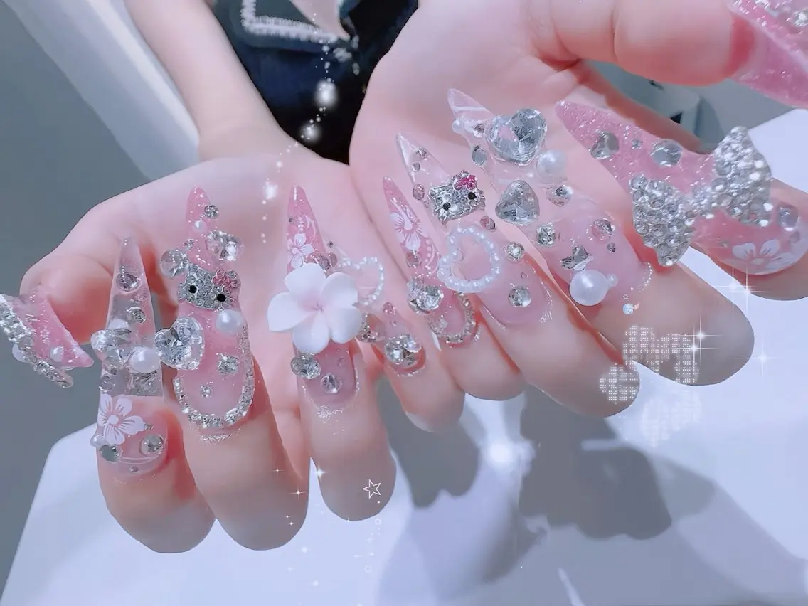 ネイル チークネイル フレンチネイル ガラスフレンチ グラデーション キラキラネイル Rin Nail 新大久保店のネイルデザイン