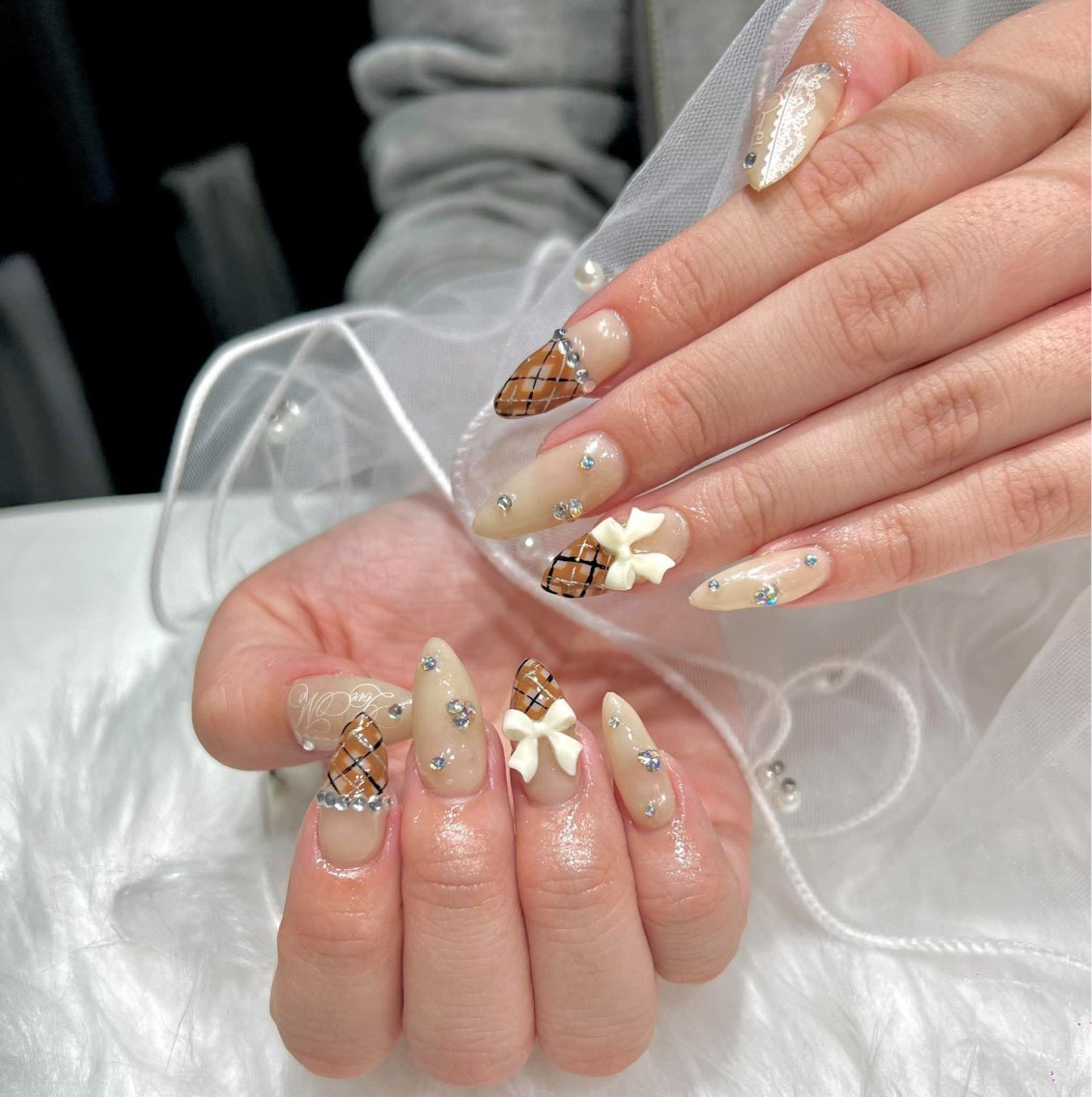 ネイル ブラウン フレンチネイル キラキラネイル リボン シンプルネイル ハンドネイル KOTORA NAILのネイルデザイン