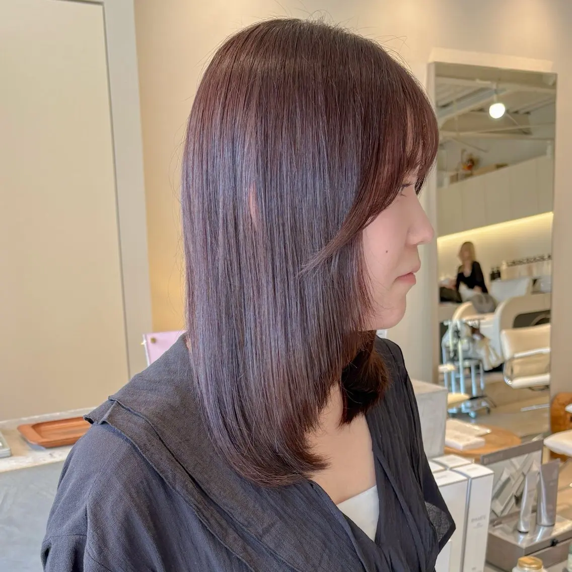 ミディアム カラー 透明感カラー ラベンダーカラー レイヤーカット 安西 香利奈のヘアスタイル