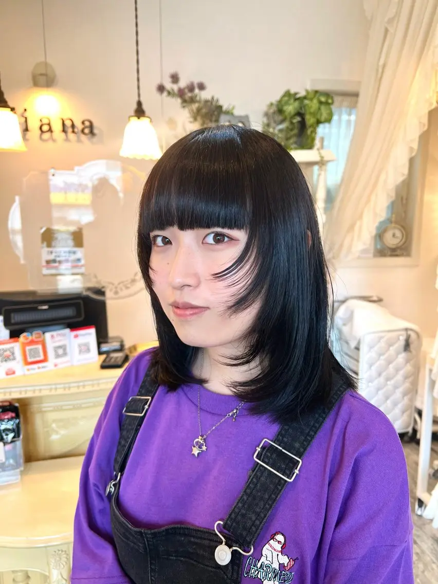 ミディアム レイヤーカット 細谷 楓夏のヘアスタイル