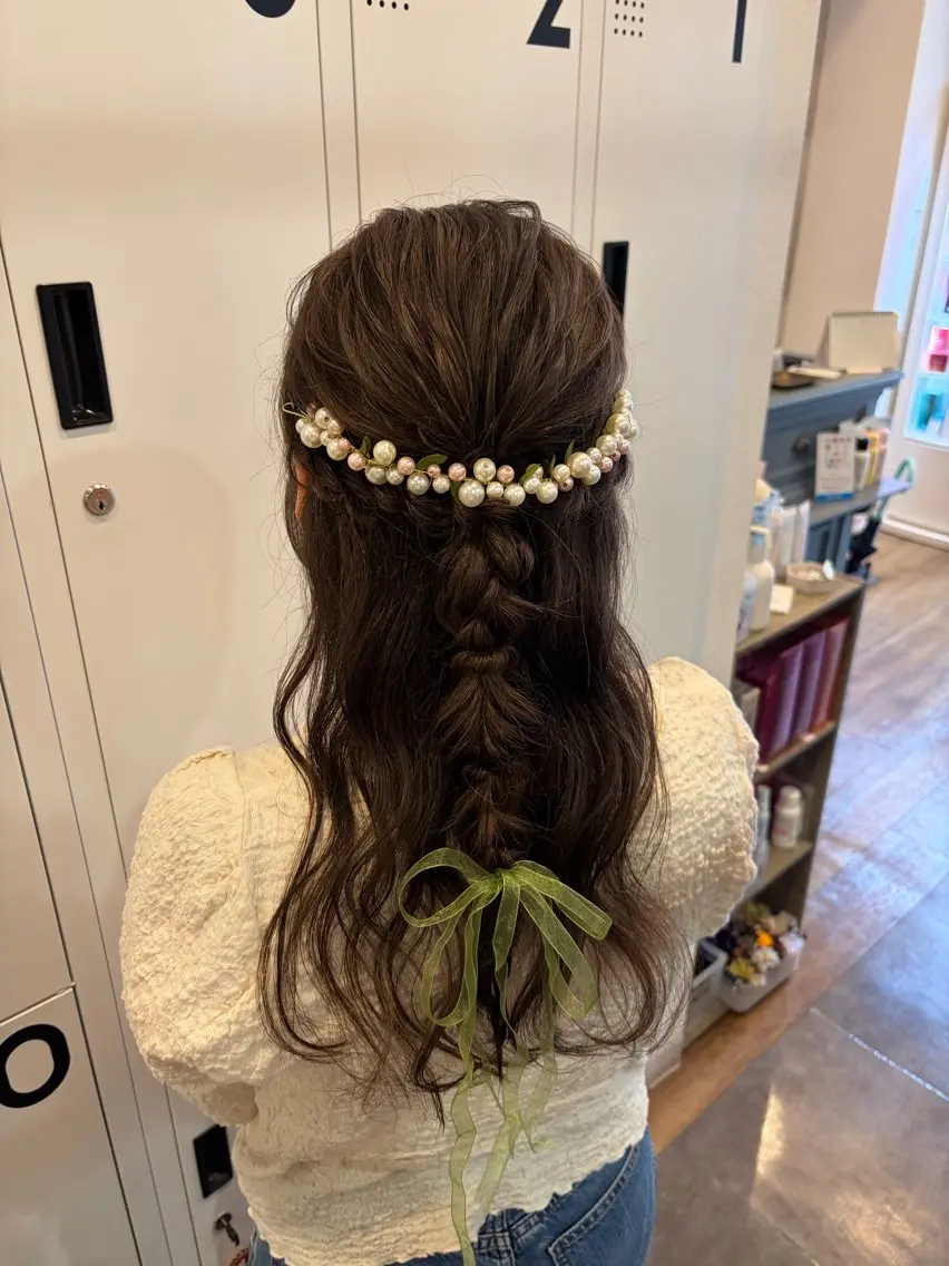 ロング ヘアアレンジ カチューシャ ヘアセット 加藤 つばさのヘアスタイル