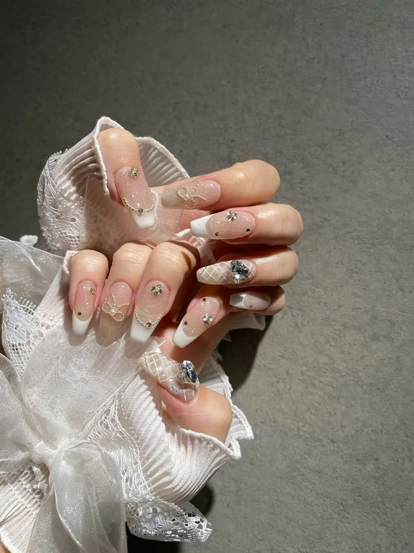 ネイル I-nailロング /ワンホン/キラキラのネイルデザイン