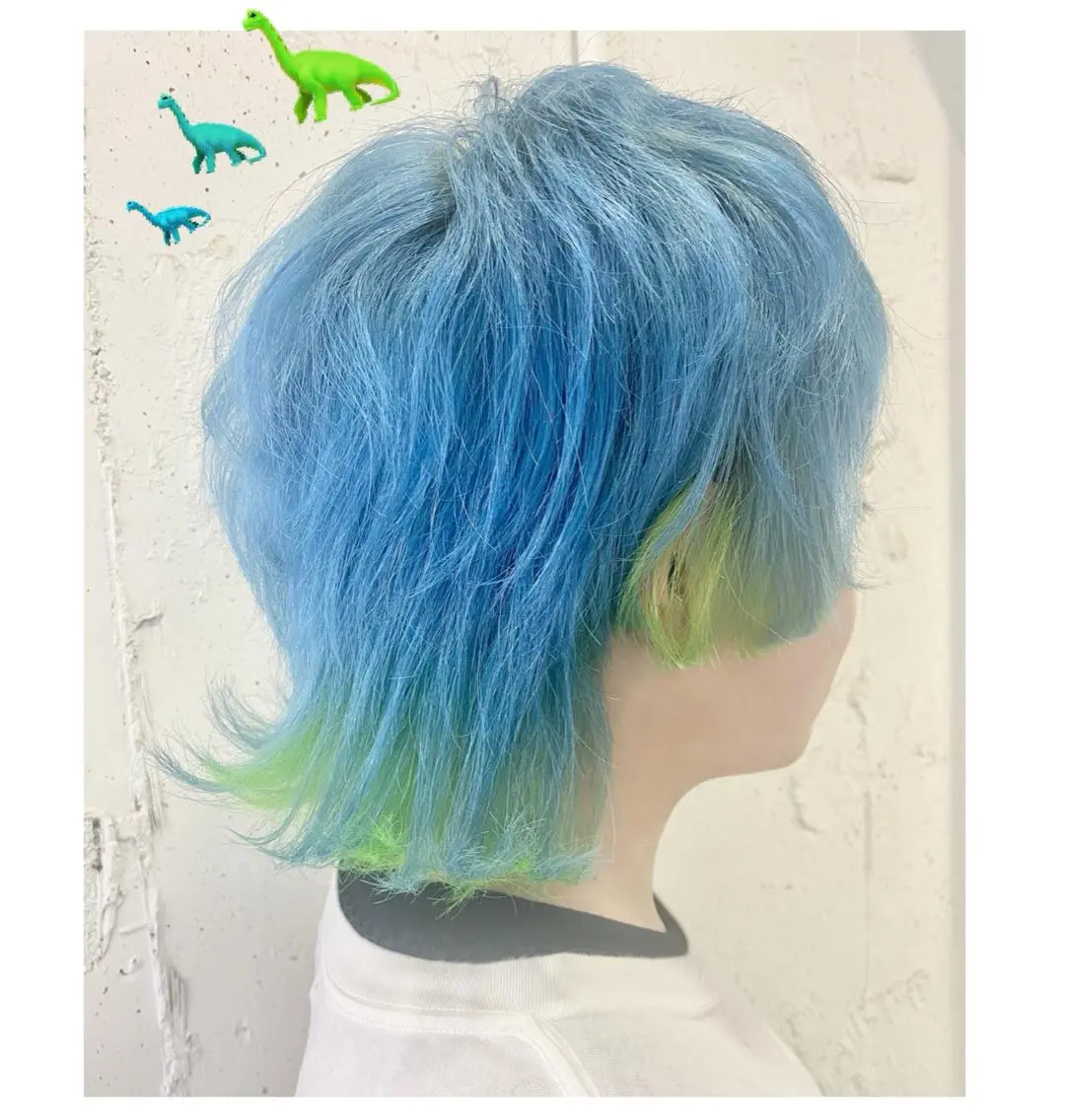 ショート カラー ブルーカラー ウルフカット TSUNO🦖 派手髪/オタク美容師のヘアスタイル
