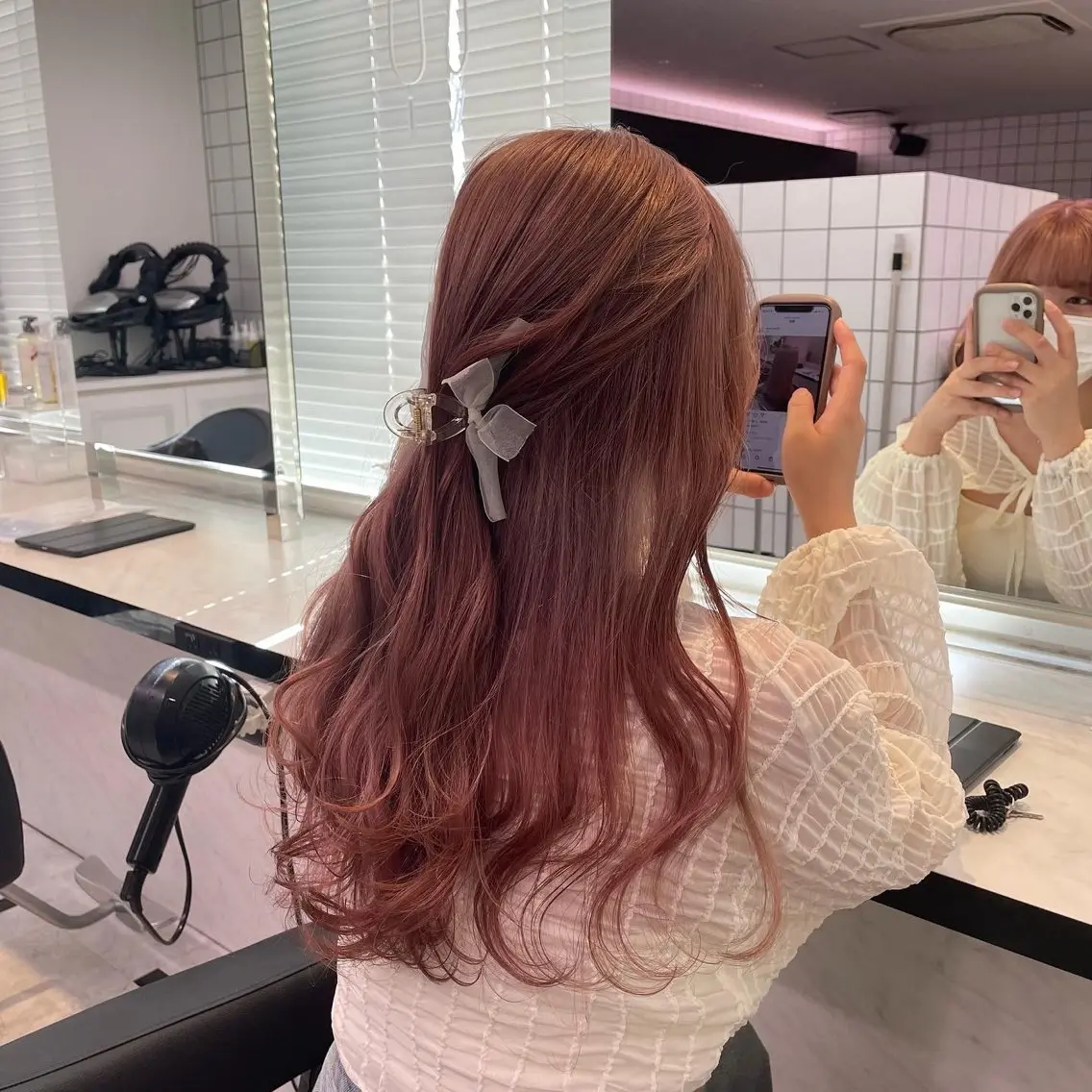 ロング カラー ヘアアレンジ ブリーチ ピンクカラー ヘアカラー ピンク・ベージュ🩰 カラー🫧とらのヘアスタイル