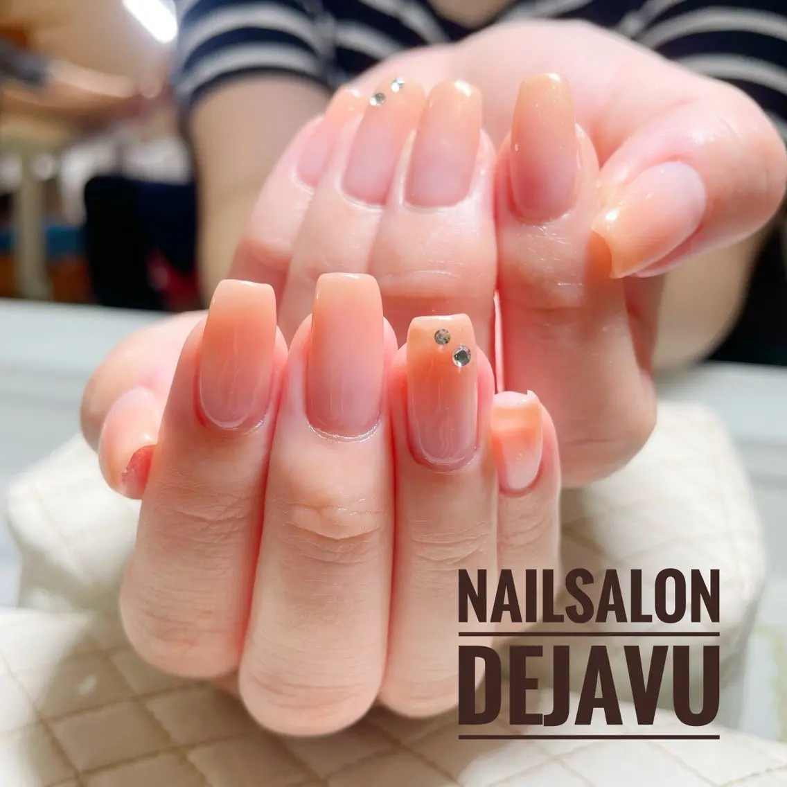 ネイル グラデーション ストーンネイル ハンドネイル Nailsalon Dejavuのネイルデザイン