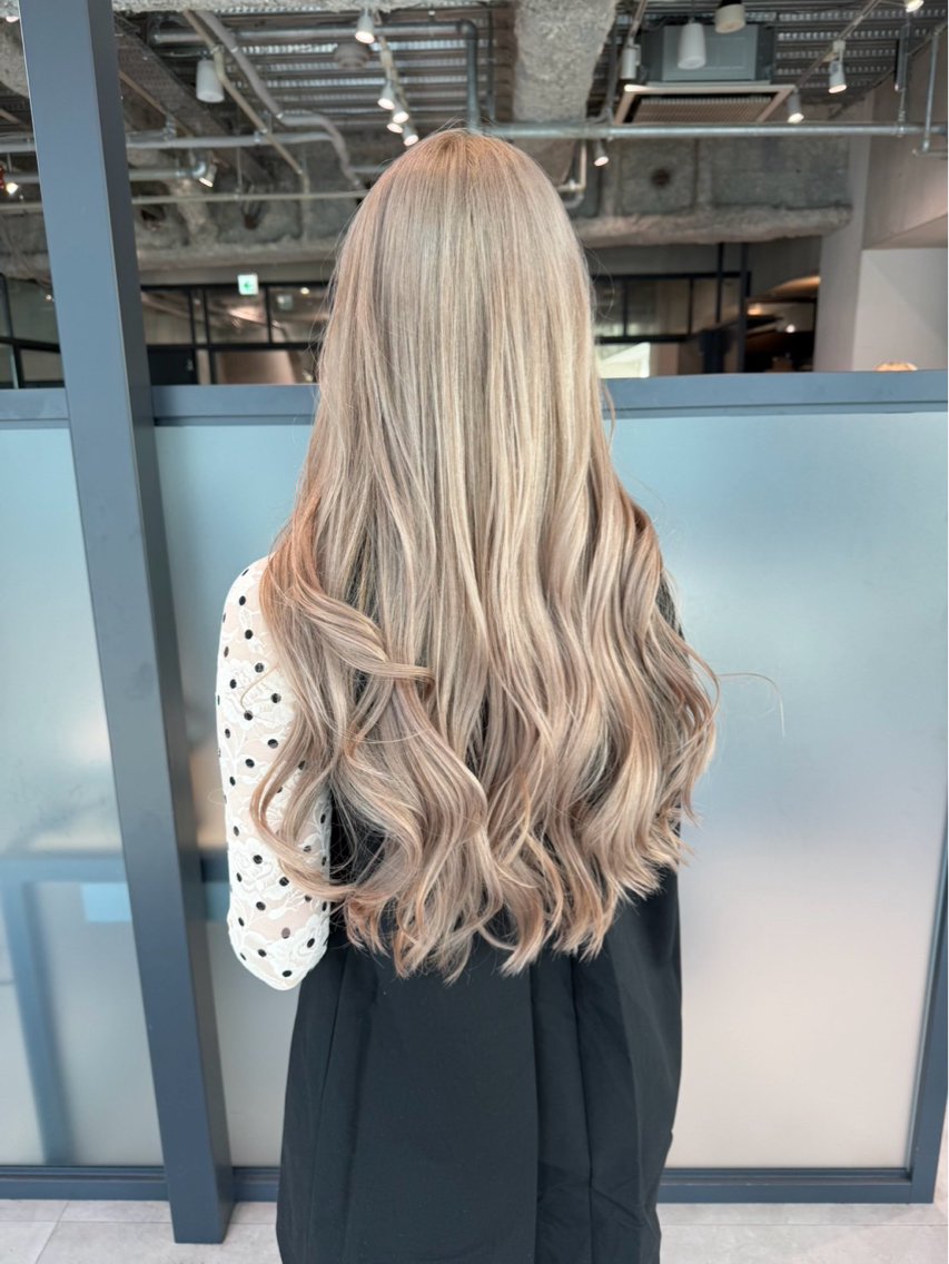 ロング ヘアカラー miyu ブリーチカラーのヘアスタイル