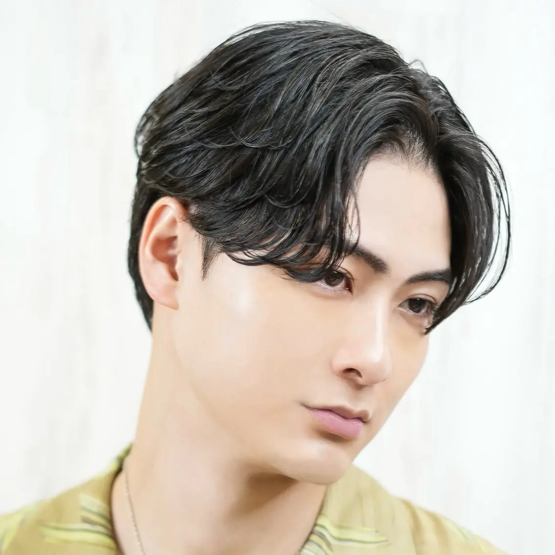 パーマ メンズ センターパート メンズパーマ ニュアンスパーマ カット パーマ メンズ特化カットパー マカラー坂田柊のヘアスタイル