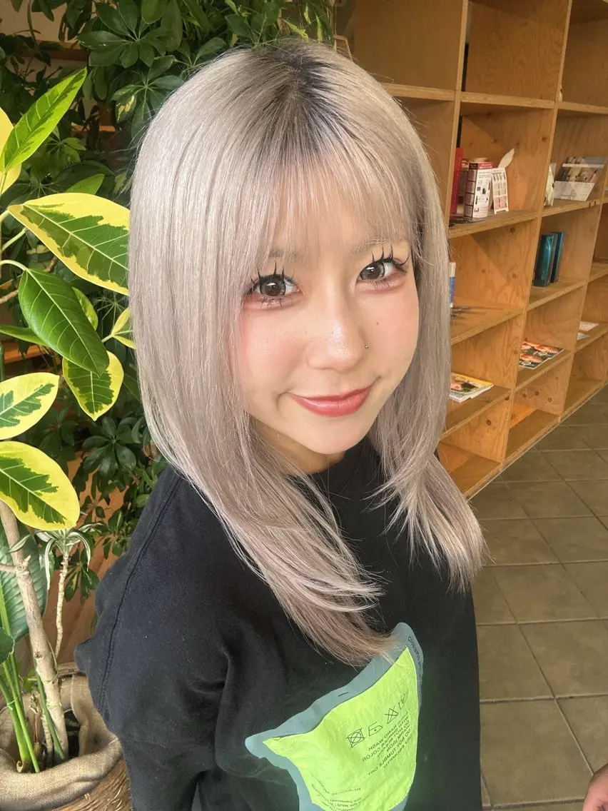 セミロング カラー ベージュカラー ホワイトベージュ ヘアカラー トリートメント ブリーチカラー/ わきたちえ🌻のヘアスタイル