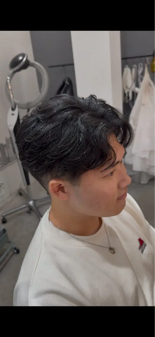 メンズ メンズ特化曲がる縮毛 飛義のヘアスタイル