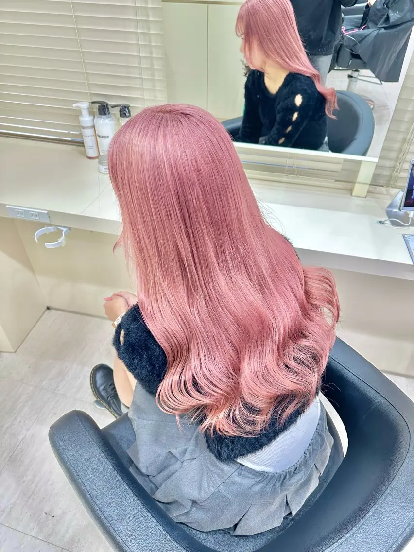 ロング カラー ヘアアレンジ 韓国レイヤー&ピンク 艶髪🩶maikoのヘアスタイル