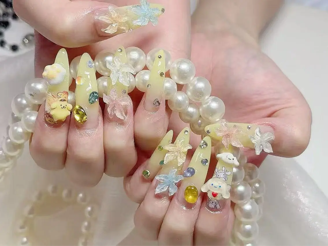 ネイル オーロラネイル 長さ出し フレンチネイル ガーリー キラキラネイル RIn 🎀のネイルデザイン