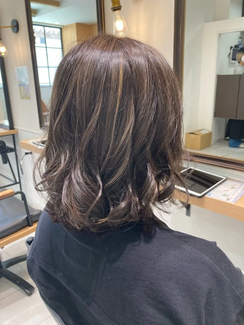 ミディアム ハイライト ヘアカラー 大野 まゆのヘアスタイル